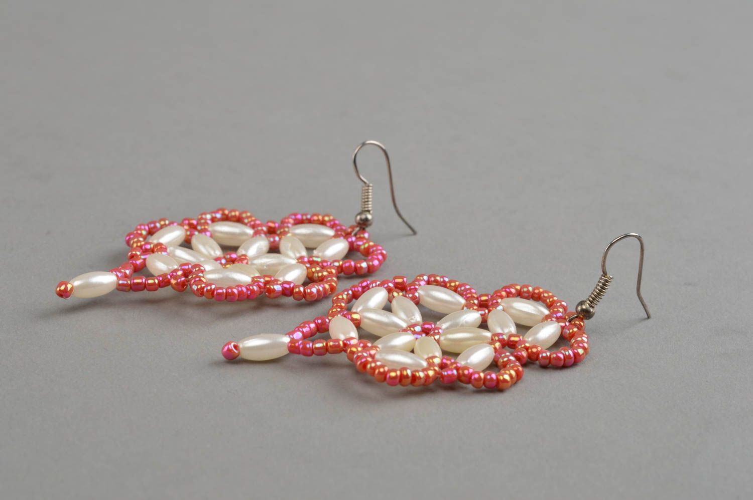Boucles d'oreilles en perles de rocaille faites main longues blanc rouge bijou photo 3
