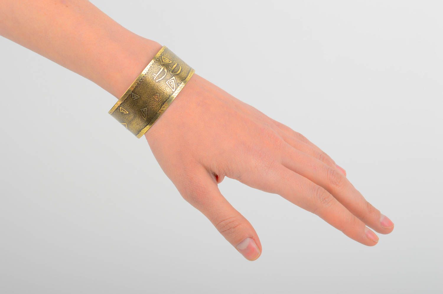 Bracelet laiton Bijou fait main jaune large original Accessoire design photo 2
