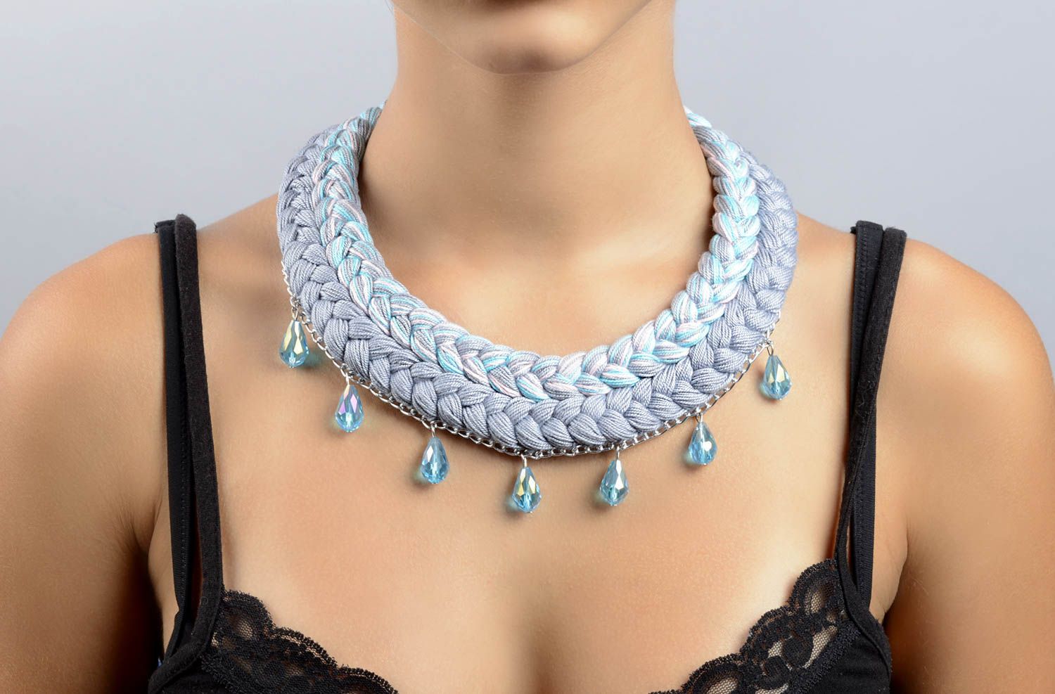 Stoff Halskette handgemachter Schmuck Modeschmuck Collier in Grau und Blau foto 4
