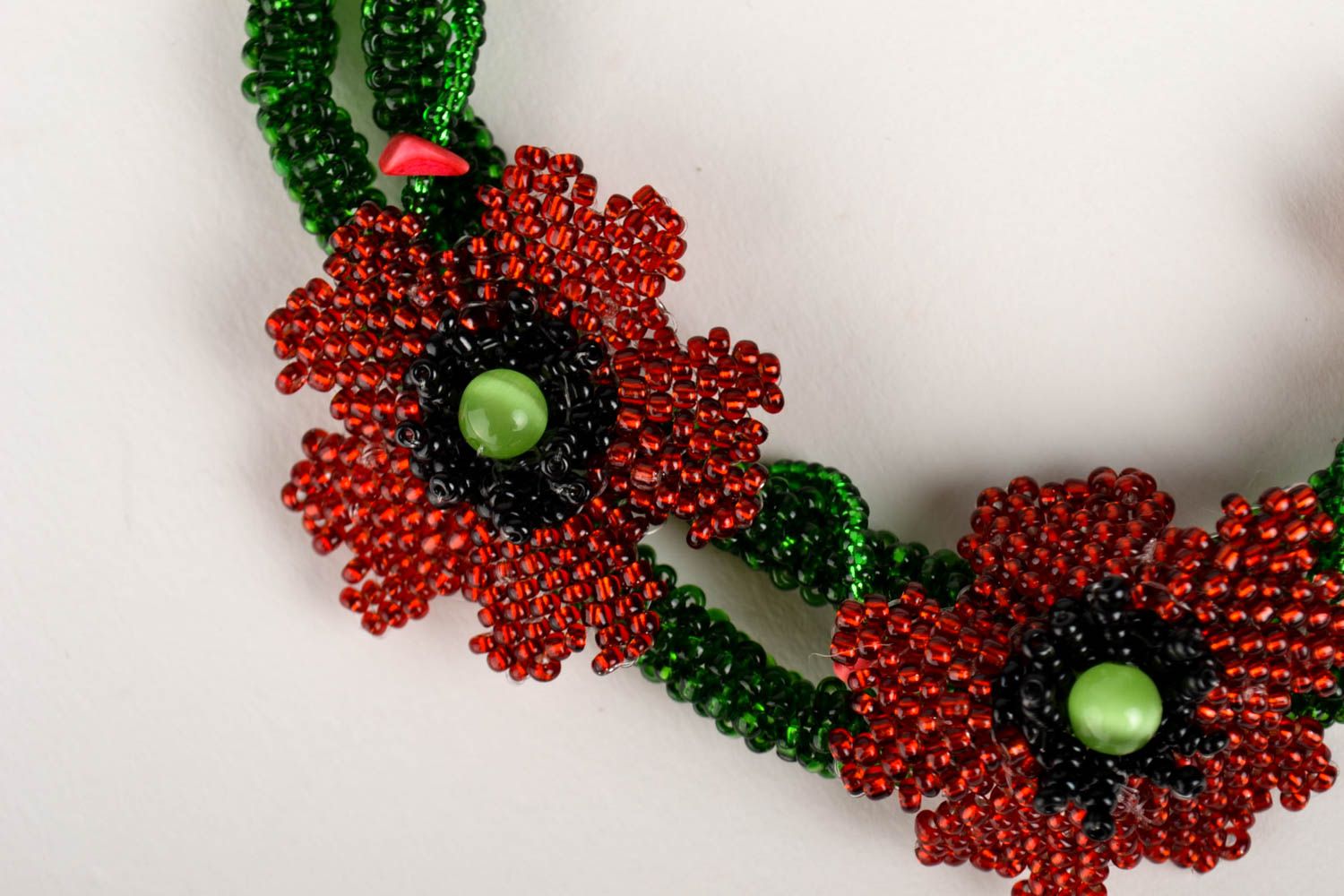 Collier perles de rocaille Broche fait main fleurs design Accessoires femme photo 3
