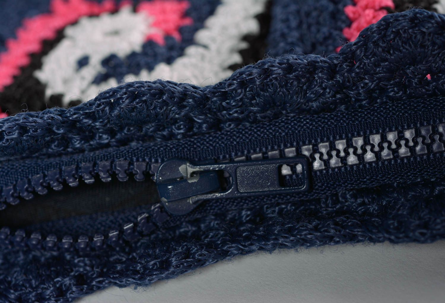 Grand sac à main tricoté au crochet fait main bleu à motif avec une anse photo 5