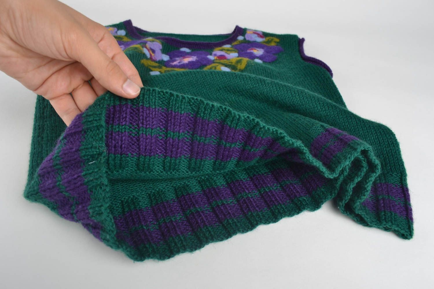 Gilet sans manche femme fait main Vêtement femme vert laine fleurs Idée cadeau photo 5
