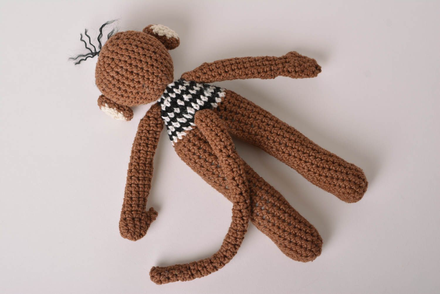 Детская игрушка хенд мейд мягкая игрушка обезьянка коричневая игрушка крючком фото 2