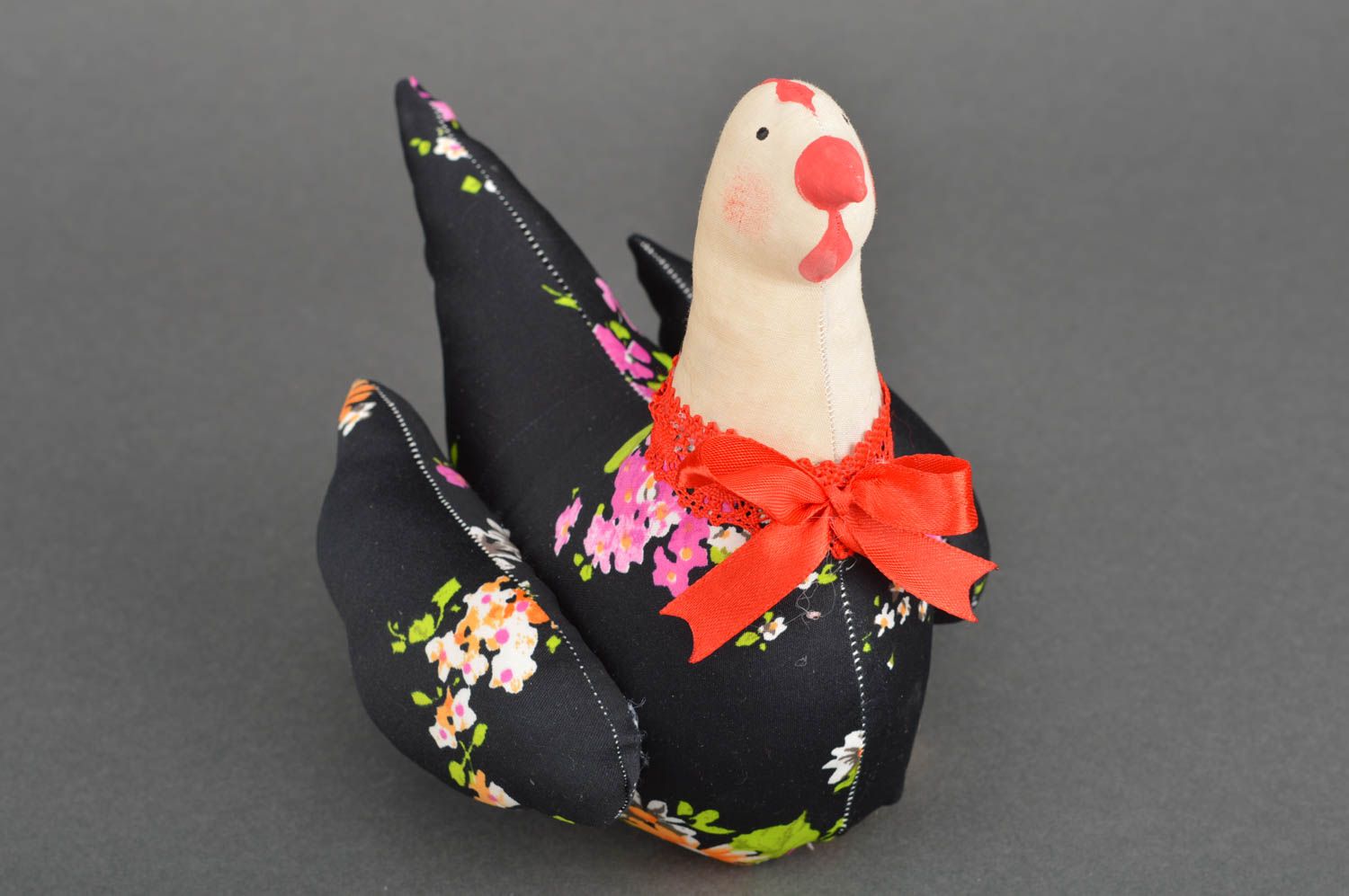 Дизайнерская игрушка из натурального материала ручной работы для декора Курица фото 2