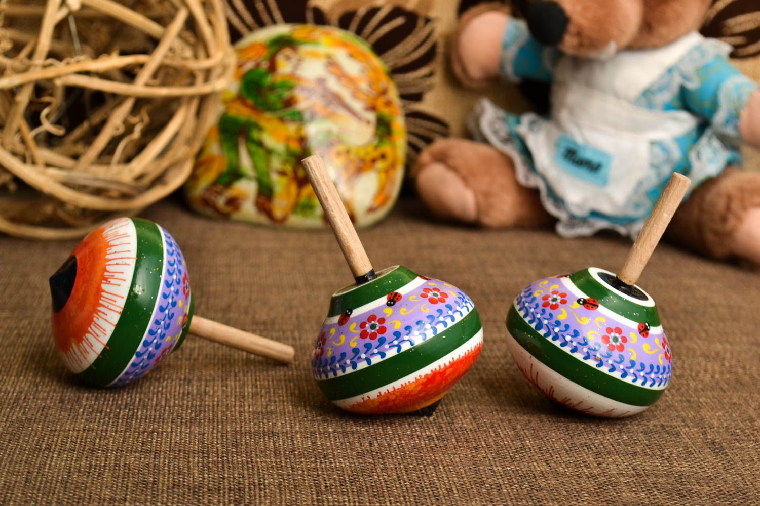 Jouets Toupies en bois de hêtre fait main 3 pièces Cadeau enfant peintes photo 1
