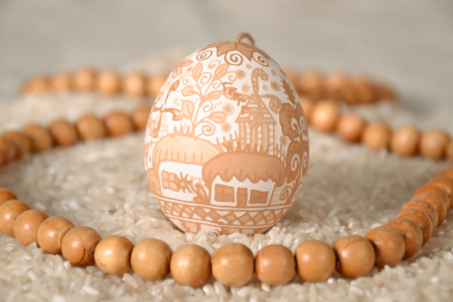 Ovo da Páscoa feito à mão pintado e processado com vinagre  foto 1