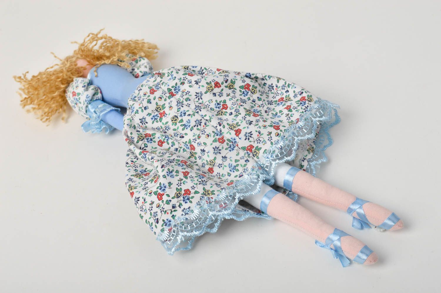 Кукла ручной работы кукла из ткани декоративная авторская кукла кудрявая фото 4