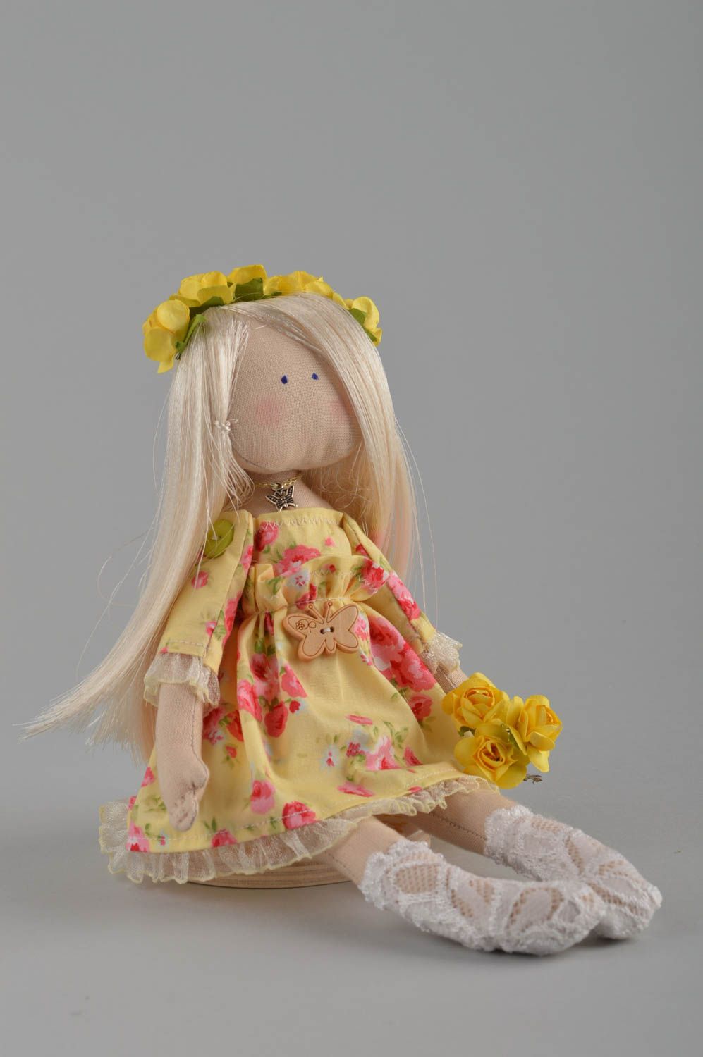 Игрушка ручной работы текстильная кукла в платье декор для дома мягкая красивая фото 3