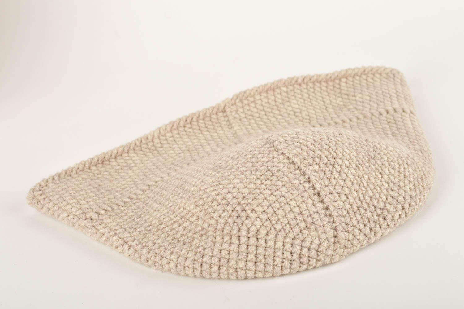 Bonnet tricot fait main Chapeau au crochet beige Vêtement femme design photo 2