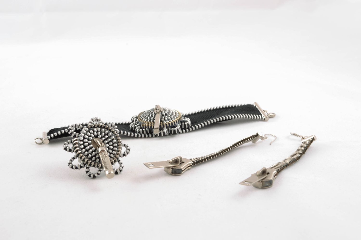 Metal jewelry set Zippers photo 5