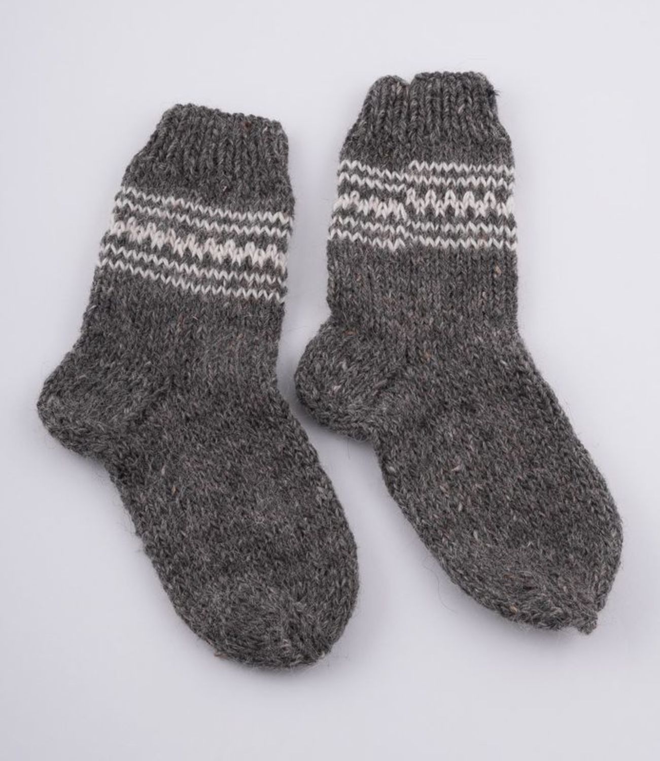Grey wool socks with white ornament photo 2