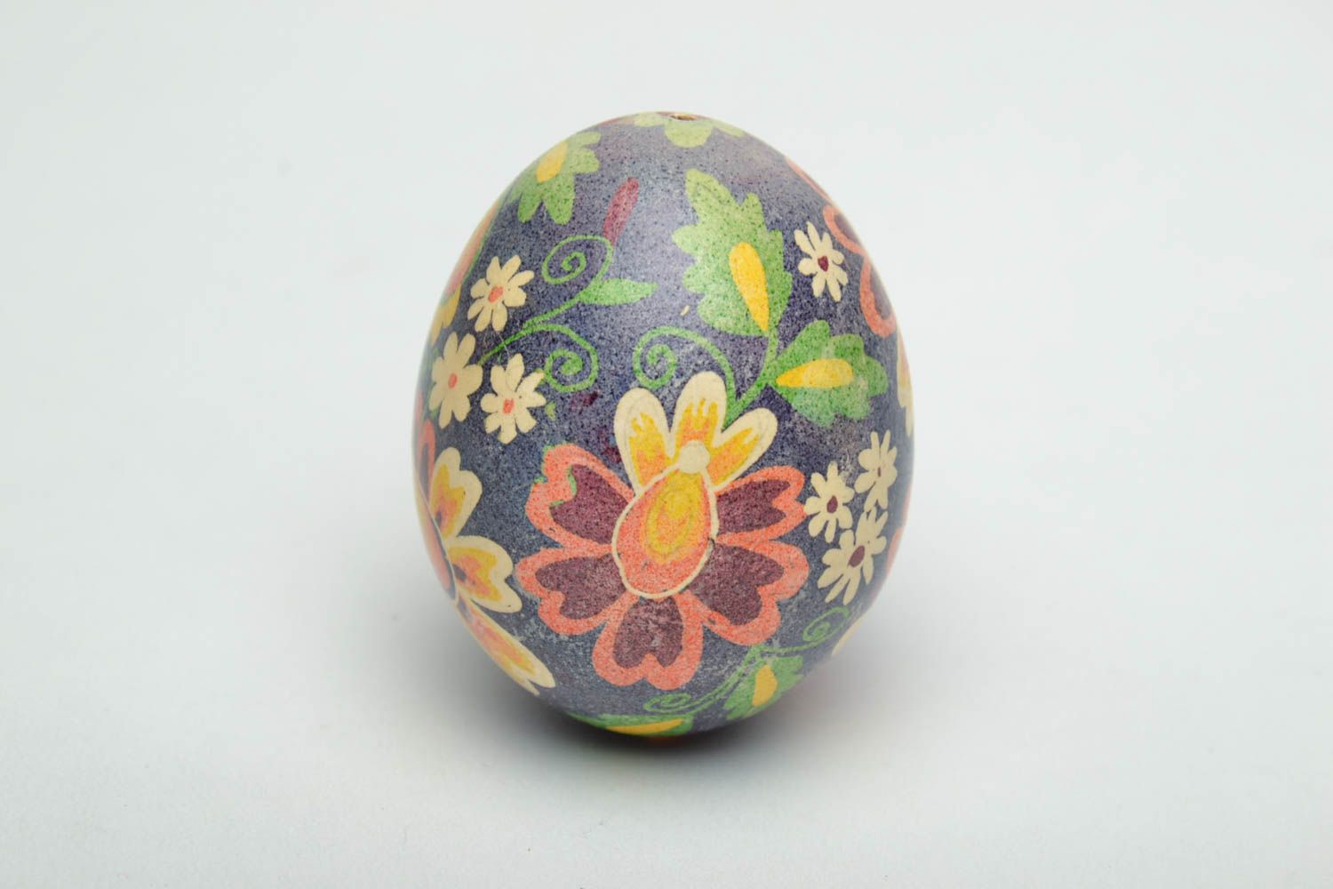Beautiful handmade painted Easter egg photo 3