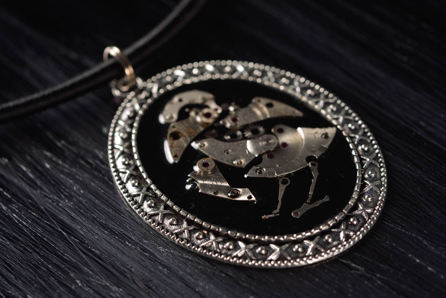 Beautiful handmade metal pendant neck pendant design modern neck accessories photo 1