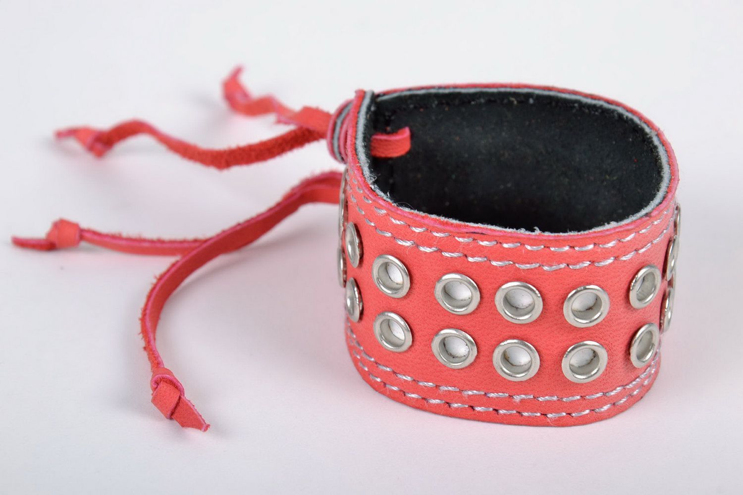 Wide pink leather bracelet with rivets photo 3