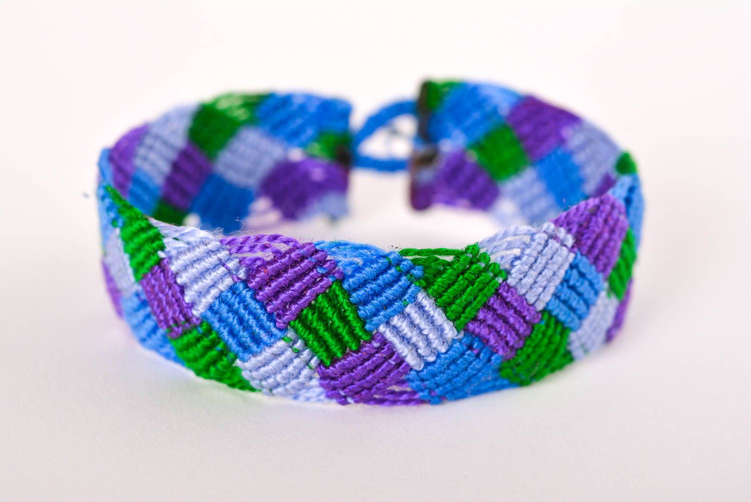 Bracelet macramé Bijou fait main en fils bleu-violet-vert Cadeau pour femme photo 1