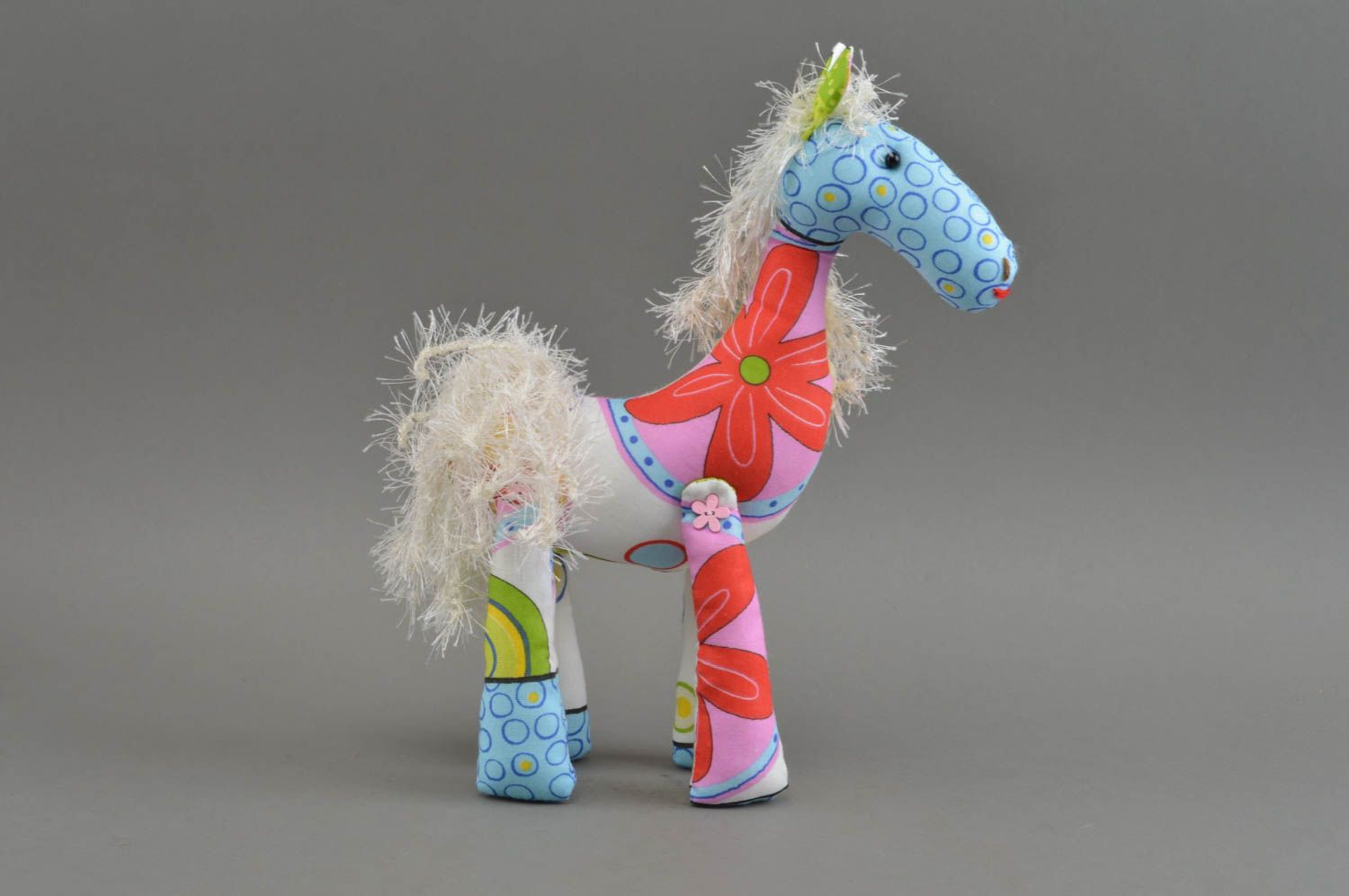 Тканевая игрушка в виде лошадки разноцветная красивая небольшая ручной работы фото 3