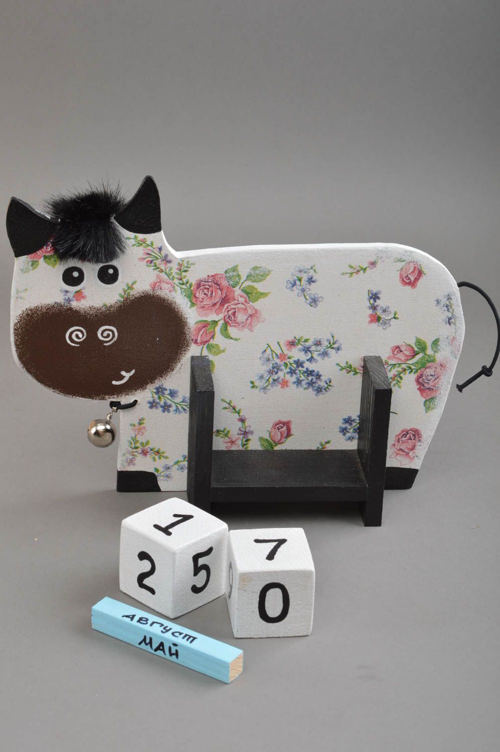 Calendrier perpétuel avec cubes en bois fait main vache à motif floral enfant photo 3