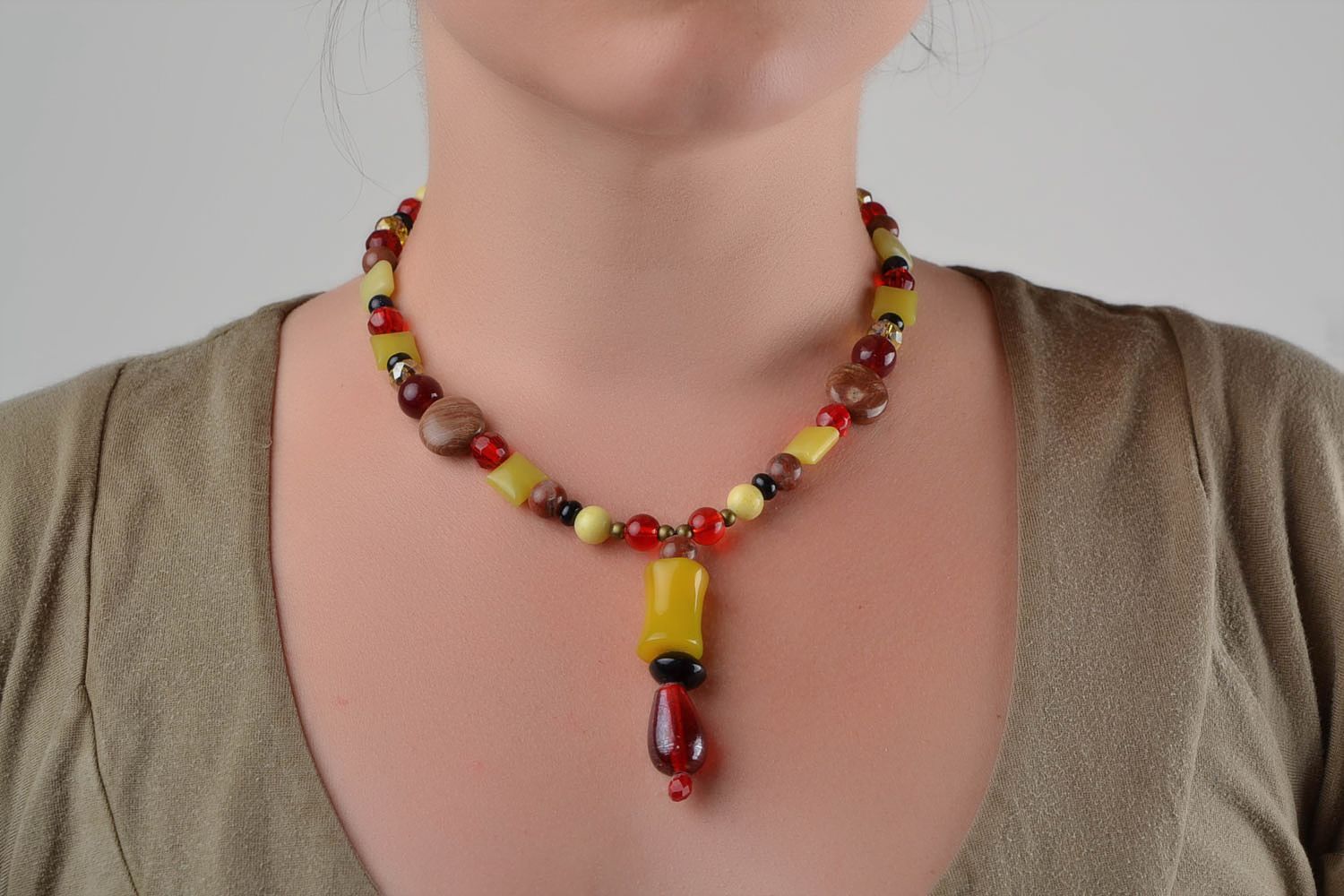 Handgemachte gelb rote Glas Halskette aus echten Steinen dünn Designer Schmuck foto 2