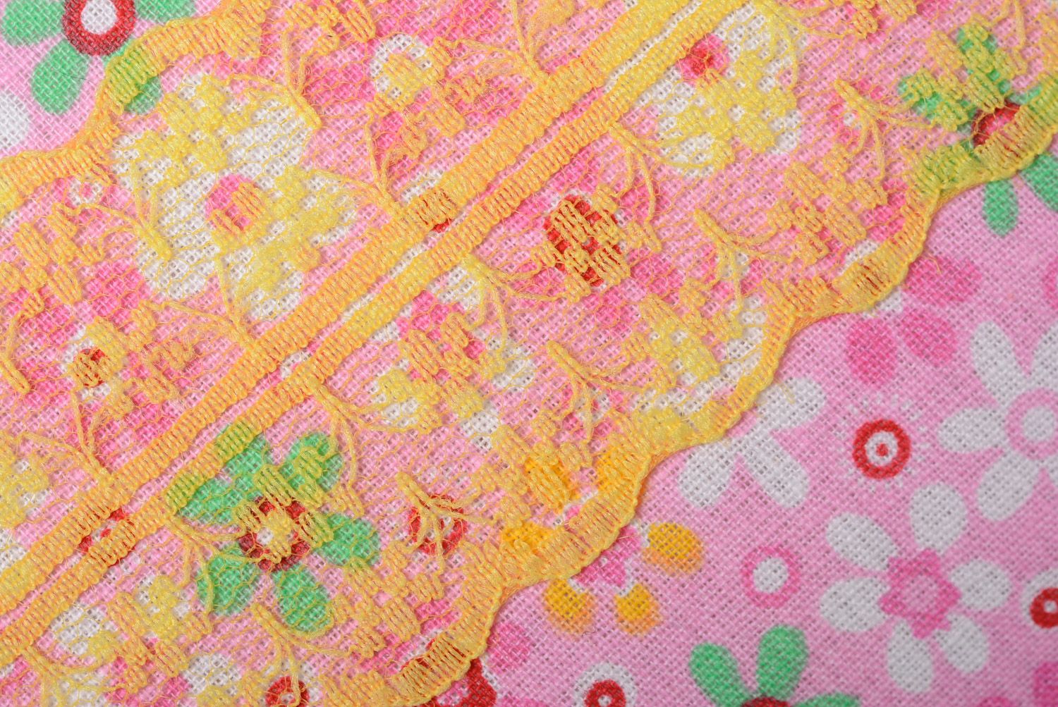 Блокнот с мягкой обложкой из ткани розовый с принтом и кружевом ручная работа фото 3