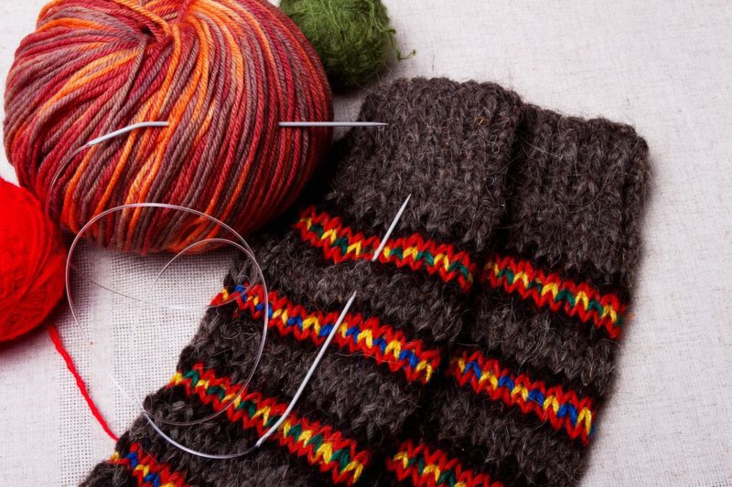 Calcetines largos de lana con rayas vistosas foto 5