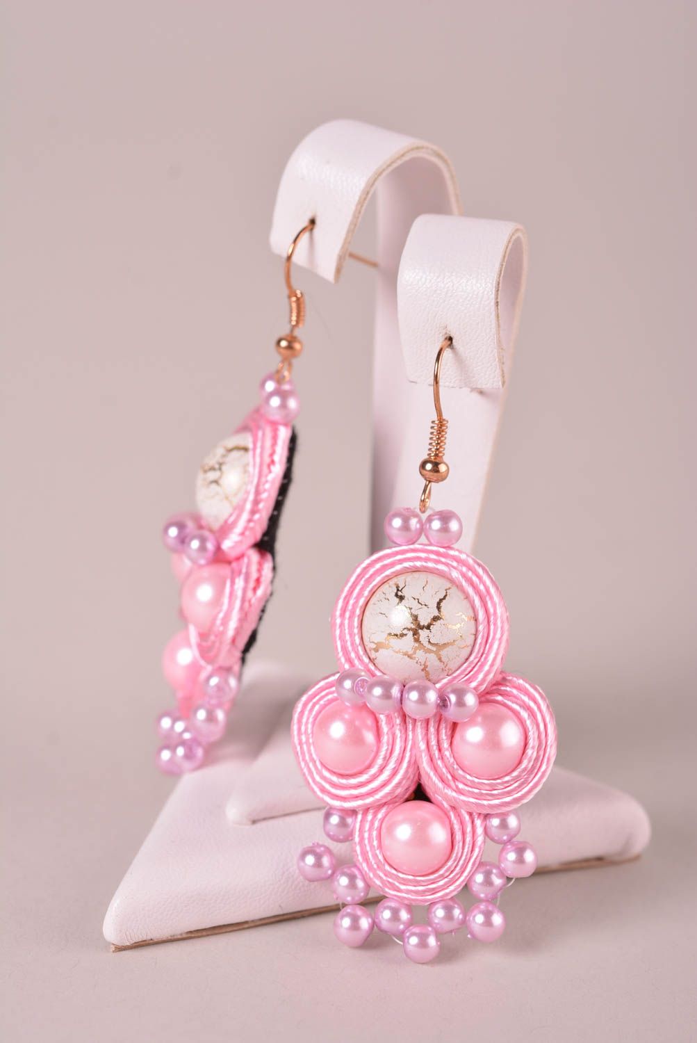 Pendientes hechos a mano rosados bisutería de soutache accesorio para mujer  foto 2