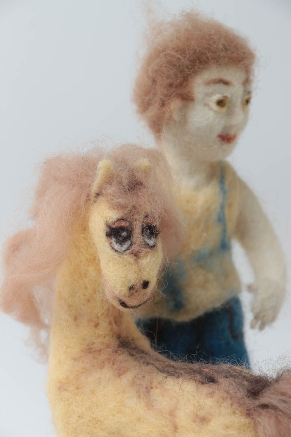 Кукла из войлока ручной работы валяная игрушка из войлока игрушка из шерсти фото 3