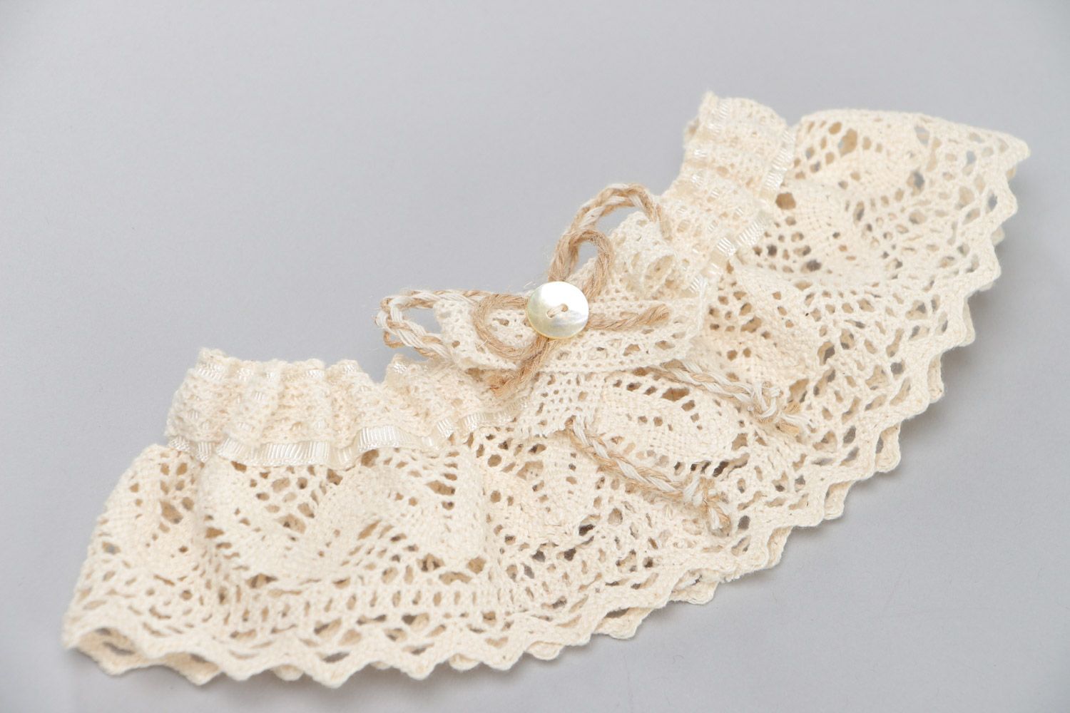 Beautiful vintage handmade wedding bridal garter with ivory-colored lace and bow  photo 3