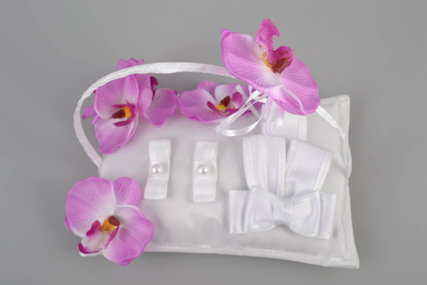 Coussin de mariage fait main pour alliances accessoire avec orchidées violettes photo 3
