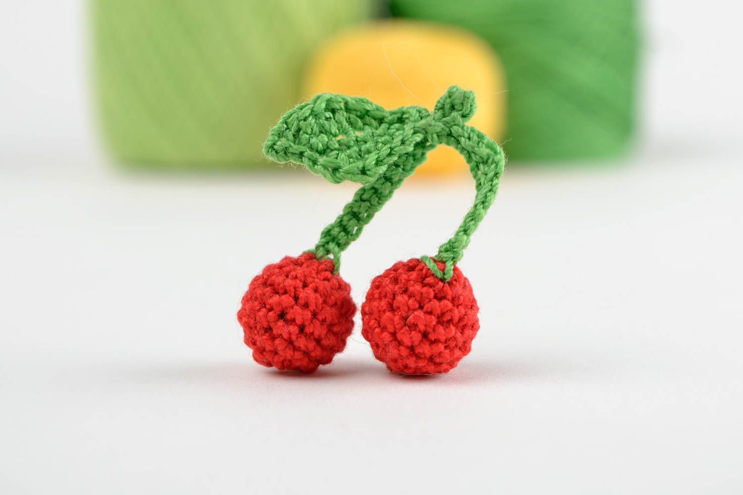 Handmade gehäkeltes Obst Spielzeug für Kleinkinder Häkel Dekoration rote Kirsche foto 1