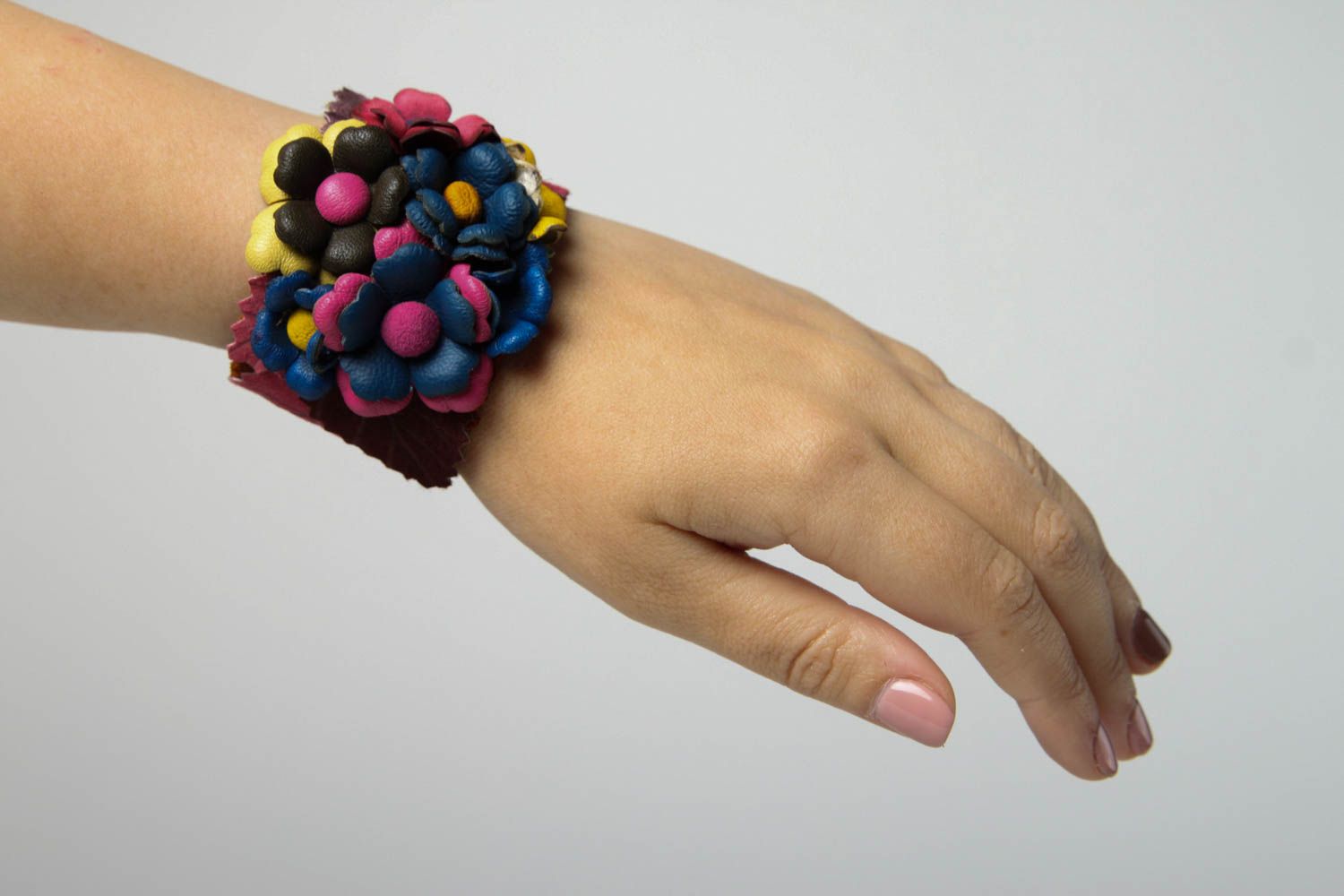 Bracelet avec fleurs Bijou fait main cuir naturel large Cadeau pour femme photo 2