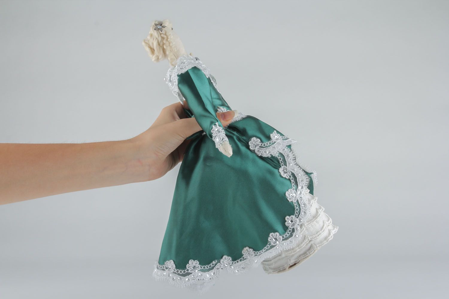 Poupée décorative robe verte faite main photo 2