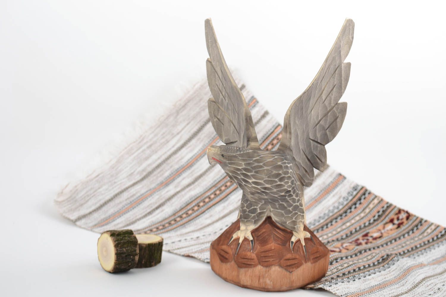 Beautiful wooden statuette of eagle carved manually handmade home decor photo 1
