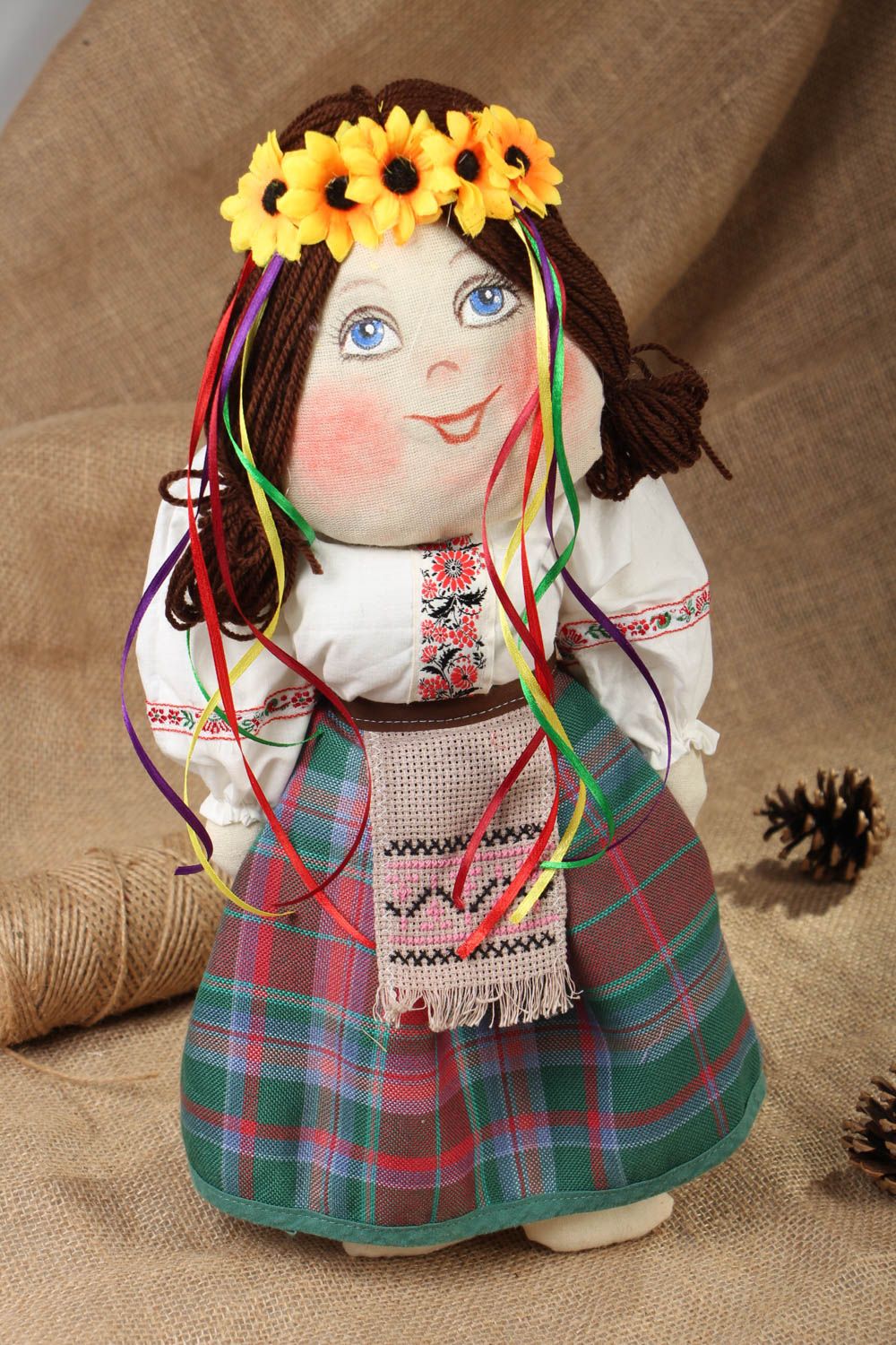 Textil Puppe mit Kranz foto 5