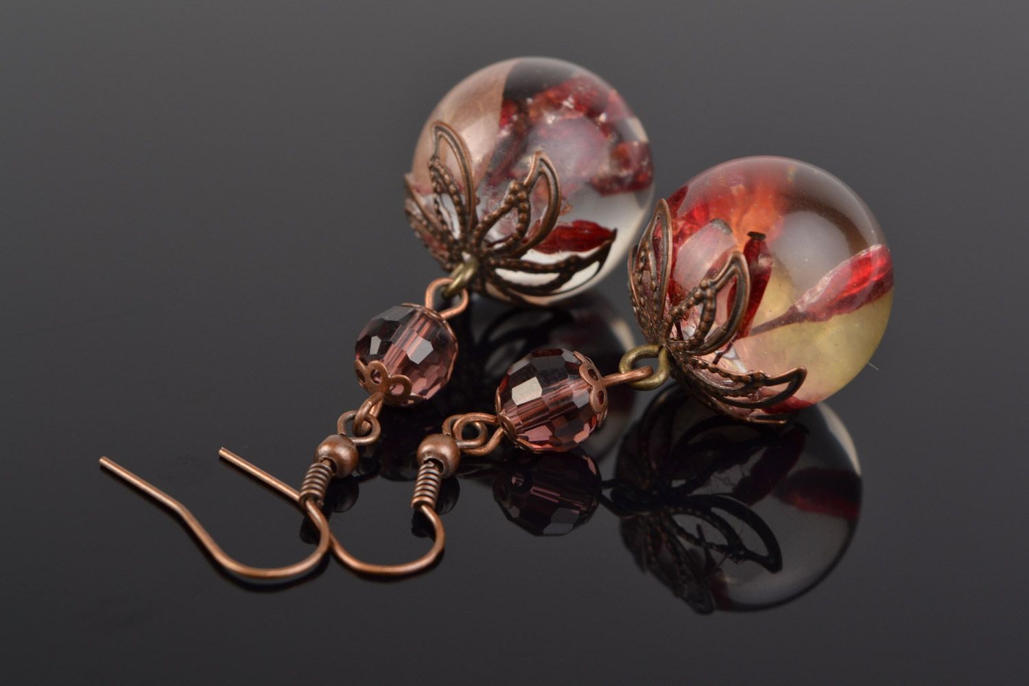 Pendientes de resina epoxi con bérbero largos con forma de bolas artesanales foto 1