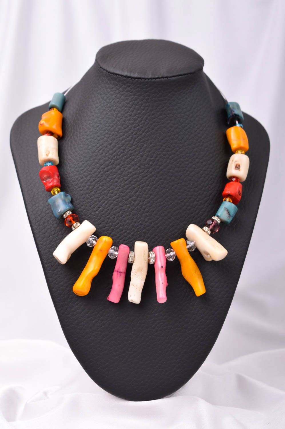 Girocollo con coralli fatto a mano collana originale accessorio da donna foto 1