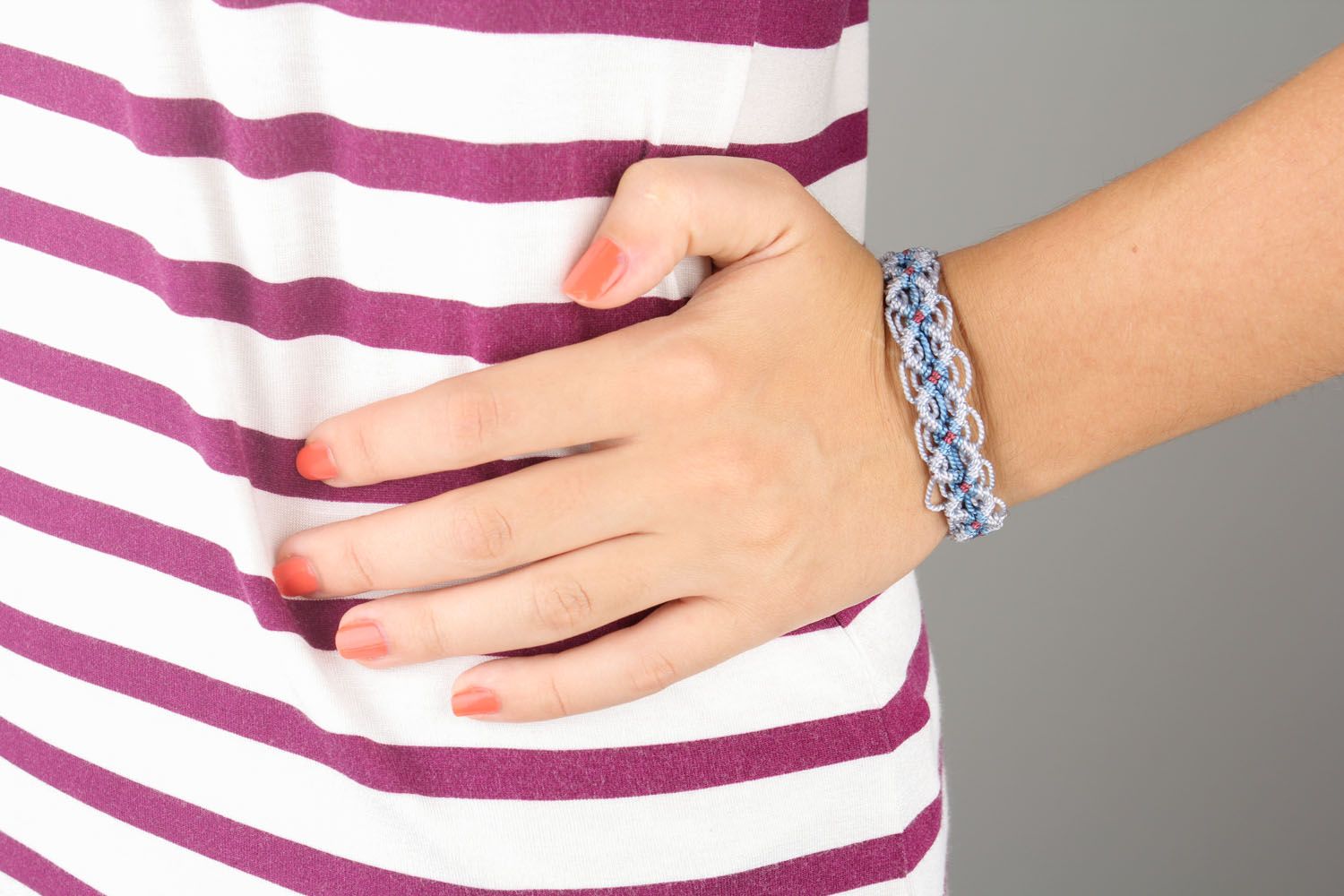 Bracelet fait main en textile clair photo 1