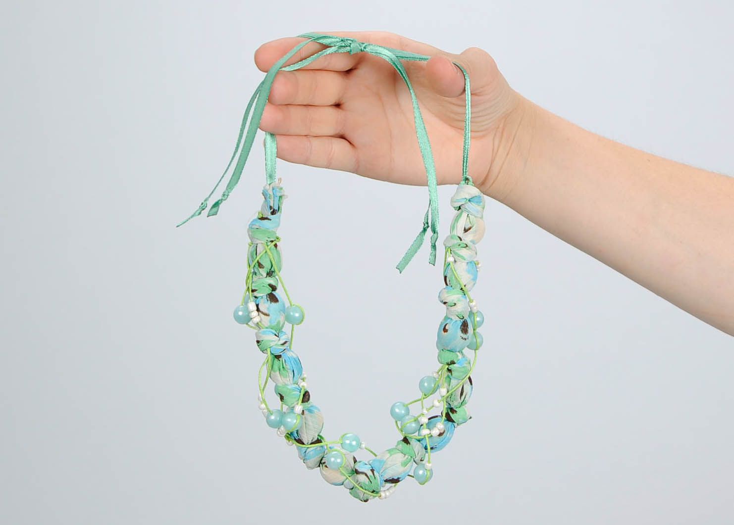 Perlenkette aus Holz und Silk Türkisblaue Stimmung foto 5