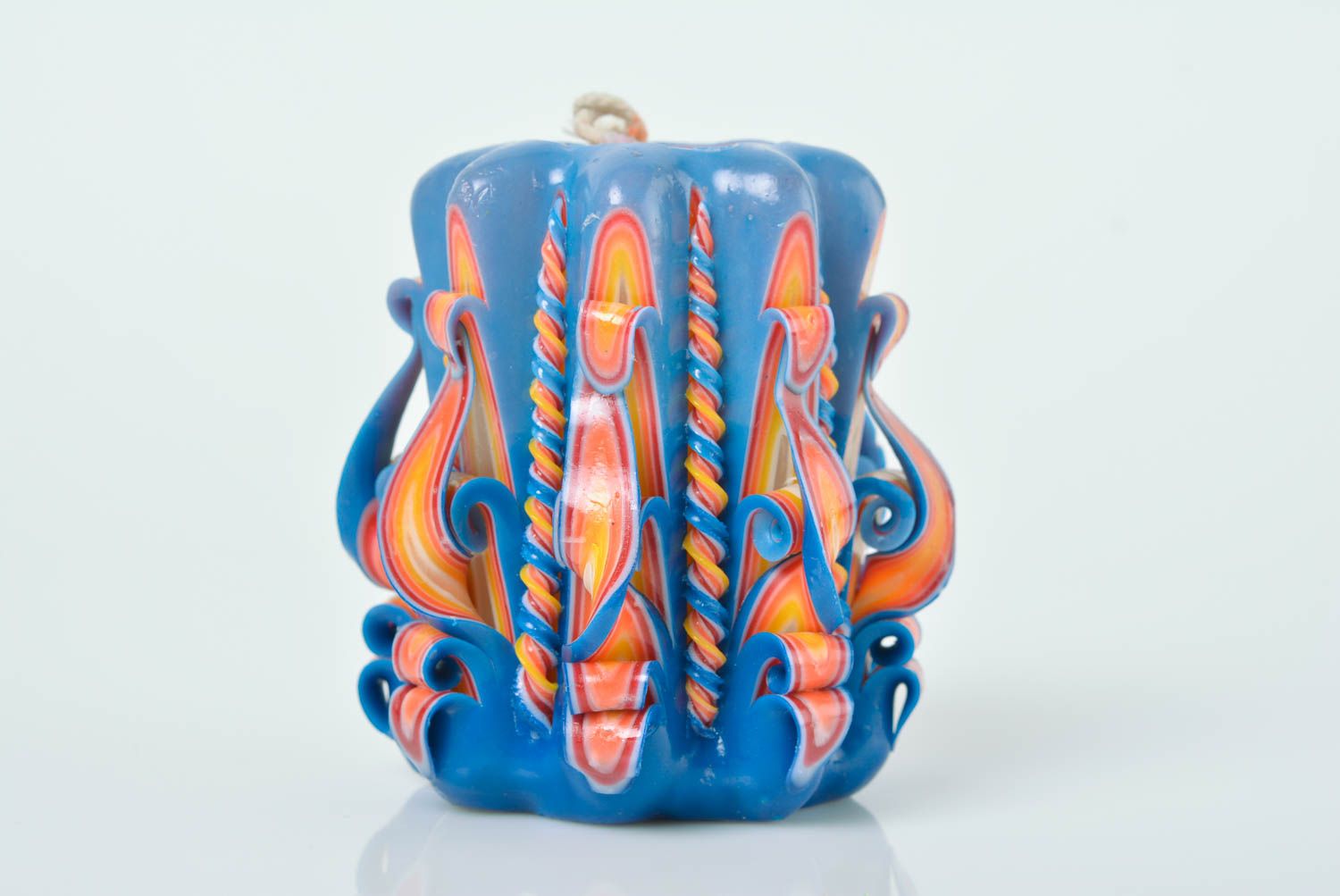 Belle bougie orange bleu en paraffine faite main sculptée décoration maison photo 1