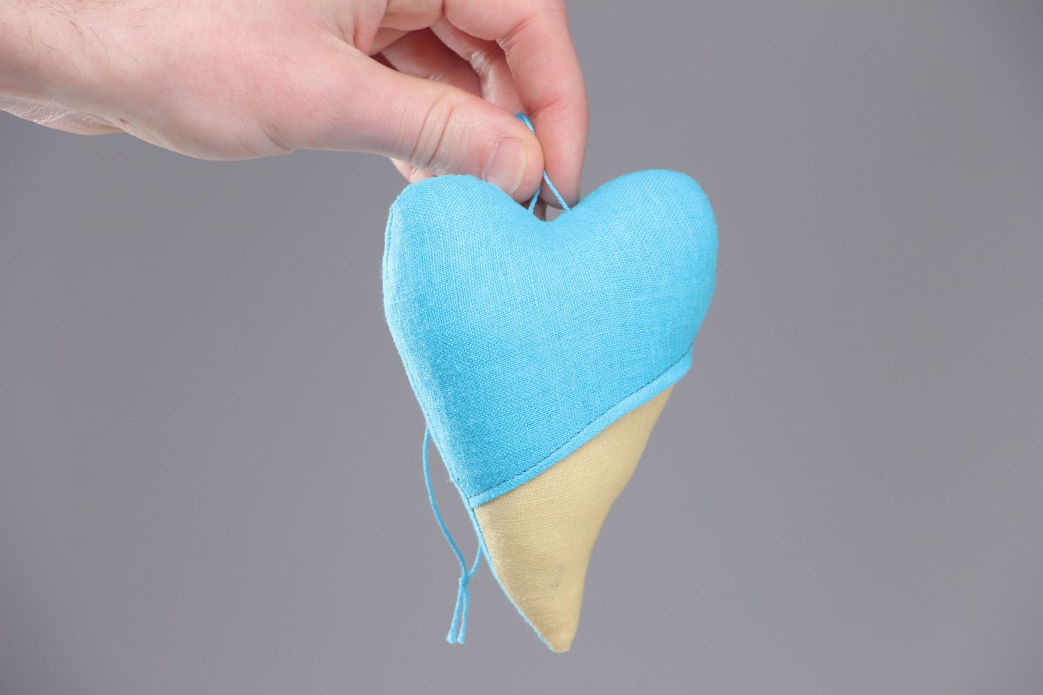 Suspension décorative Coeur en tissu coton et lin bleu jaune faite main photo 4