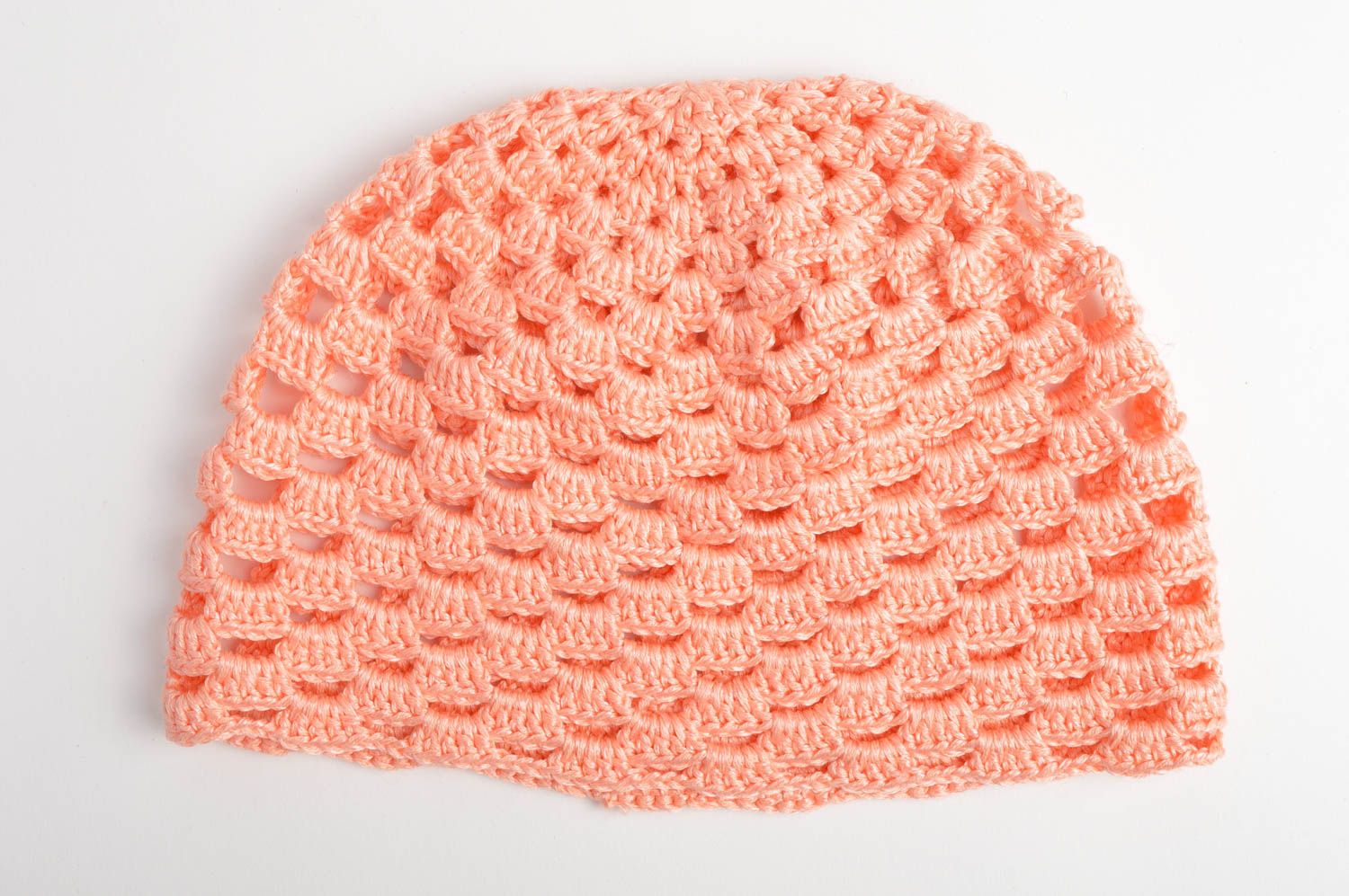 Вязаная шапка крючком персиковая красивая для девочки ручной работы хэнд мейд фото 3