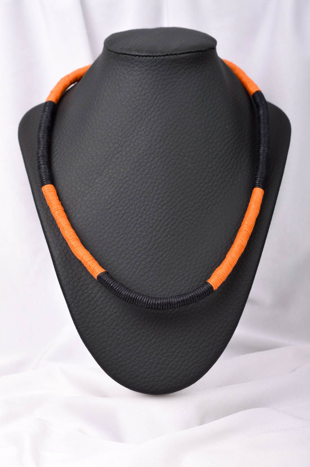 Колье ручной работы колье из веревки украшение на шею оранжево-черное авторское фото 1