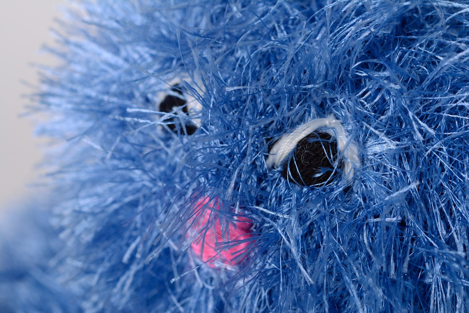 Игрушка вязаная спицами заяц с длинными ушами голубой пушистый ручная работа фото 2