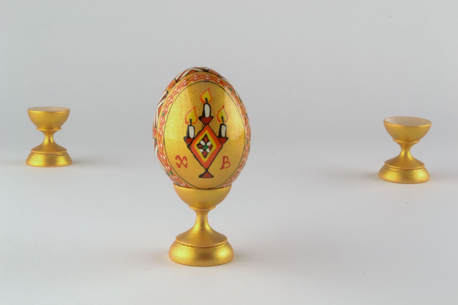 Golden wooden egg with painting photo 1