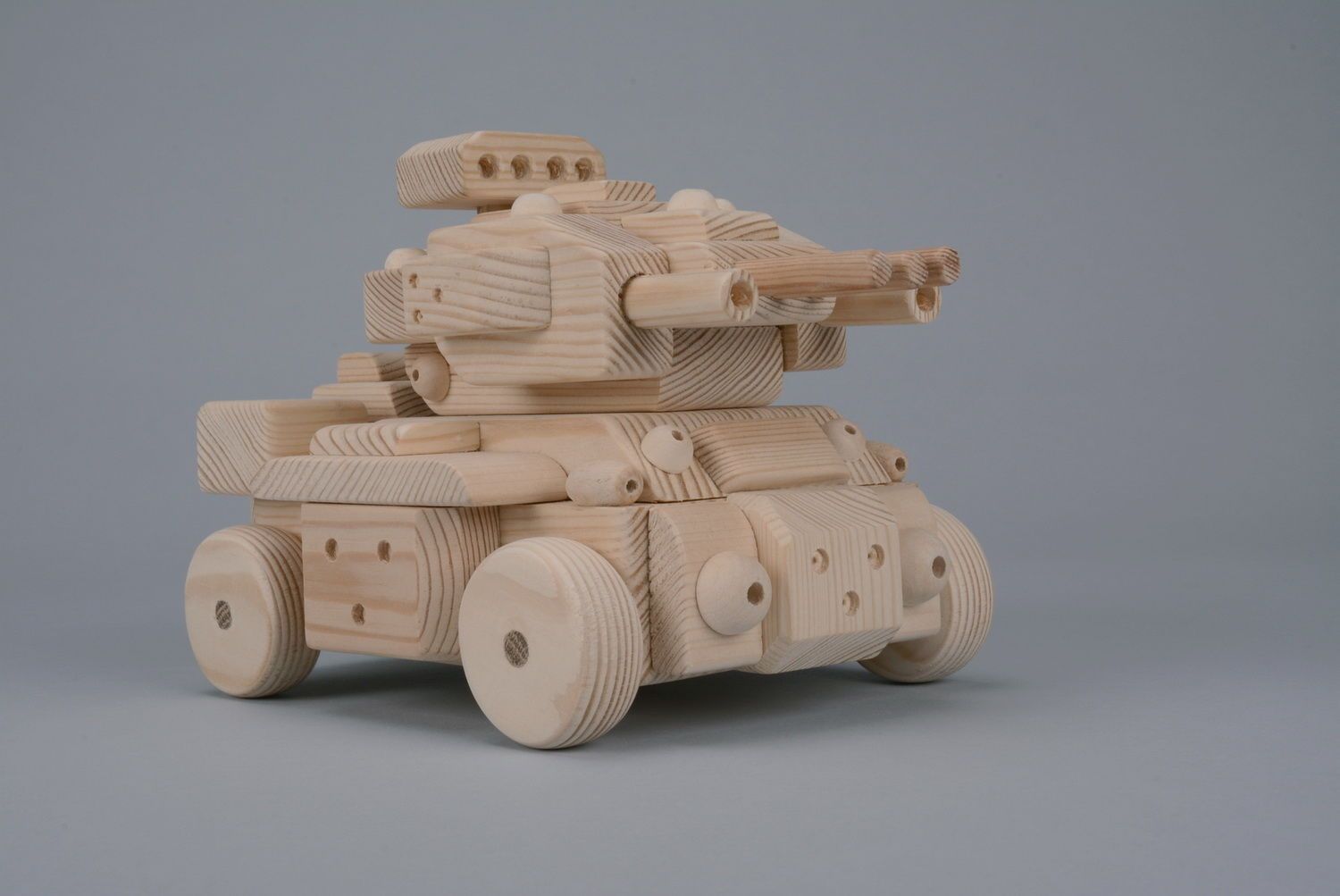 Panzer aus Holz foto 1