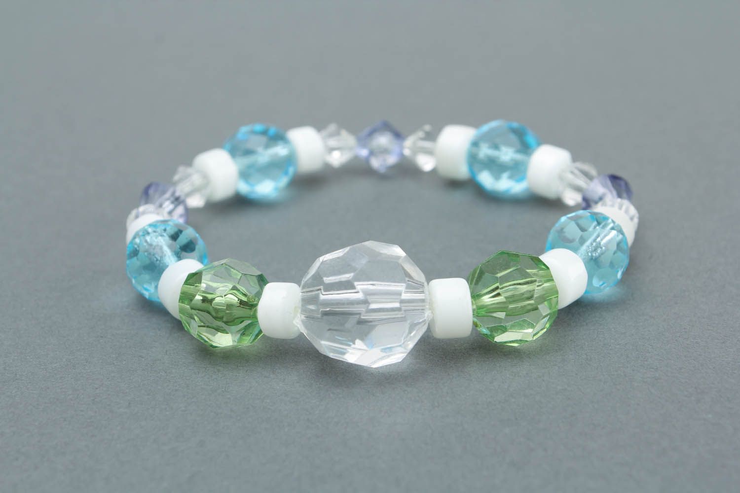 Bracelet en perles de verre et pierres naturelles photo 1