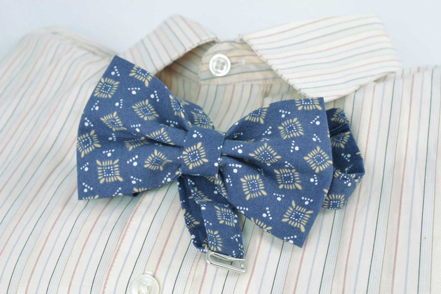 Interesting fabric bow tie photo 1