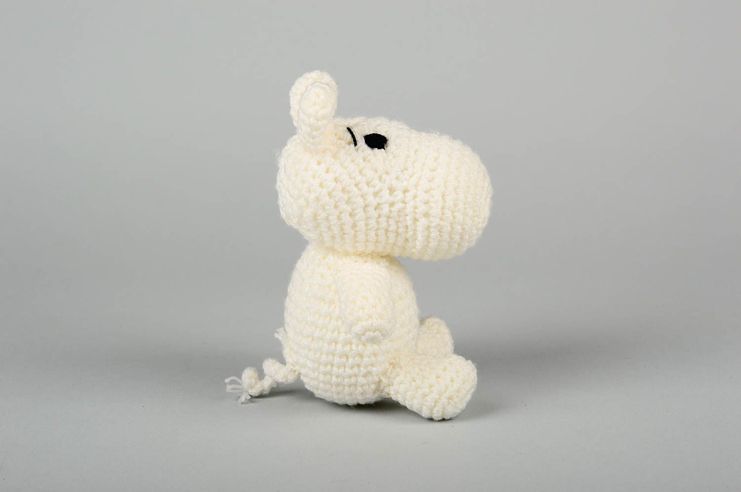 Jouet hippopotame blanc fait main Peluche tricot en coton Déco chambre photo 1