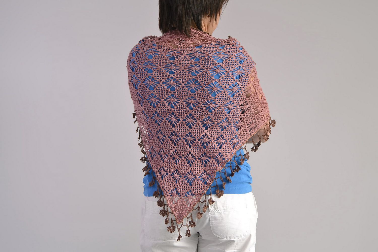 Lace shawl made of woolen yarns photo 4