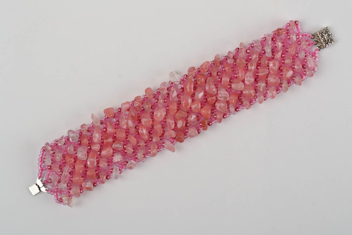 Bracelet fait main rose large en perles de rocaille et pierres naturelles photo 3