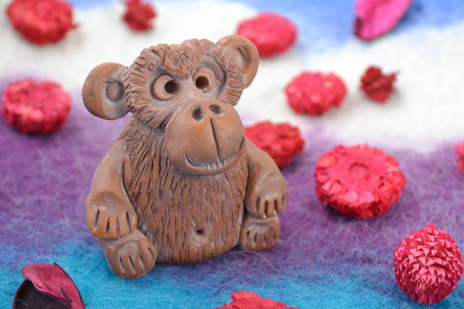 Kleine braune künstlerische Affe Figur aus Ton handgemacht für Geschenk foto 1